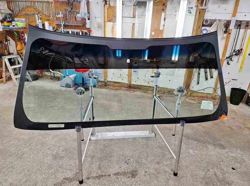 Benefits of professional car window tinting service by Mobile San Fernando Car Glass